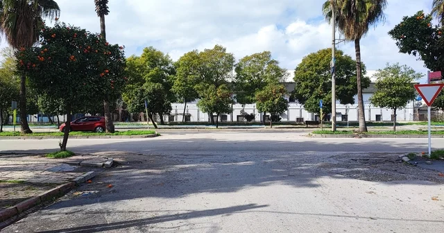 Bulvarda sürekli kaza olmasına esnaf isyan etti Barış Bulvarı nda meydana gelen kazalar anbean güvenlik kamerası tarafından görüntülendi Adana Haberleri