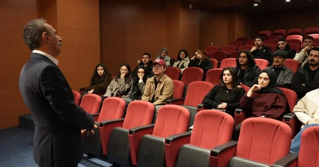 İletişim Fakültesi Dekanı Avcı, öğrencilerle buluştu Karabük Haberleri