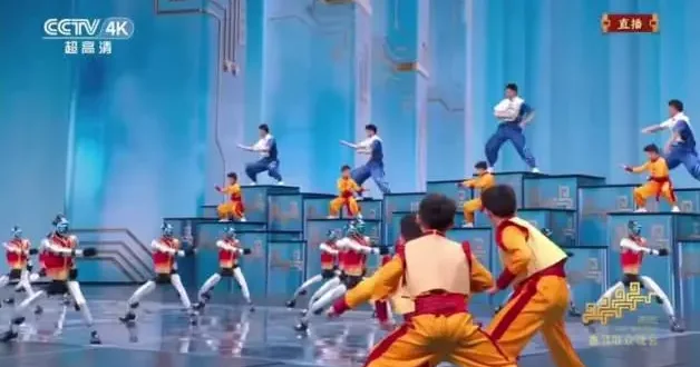 insansı robotlar Kungfu ustalarıyla performans sergiledi!