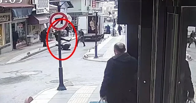 Tabanca ile vurup tekmeledi; o anlar kamerada Elazığ Haberleri