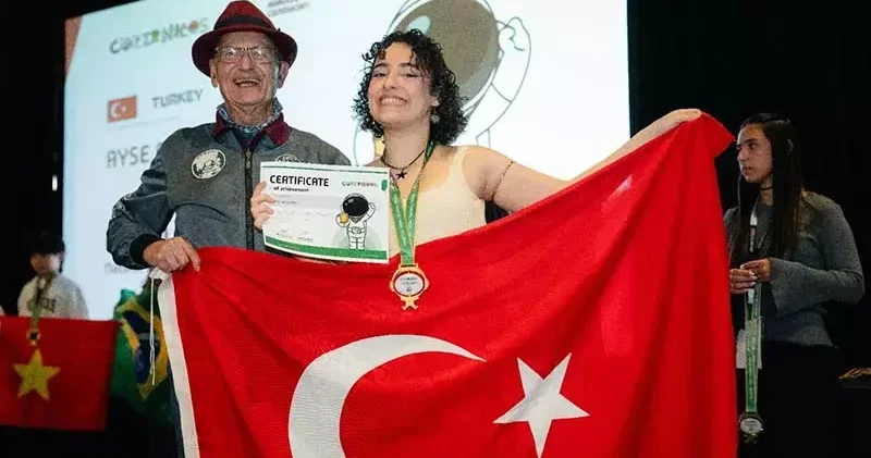 Hataylı lise öğrencisi Ayşe Naz, ABD deki bilim olimpiyatında dünya birincisi oldu