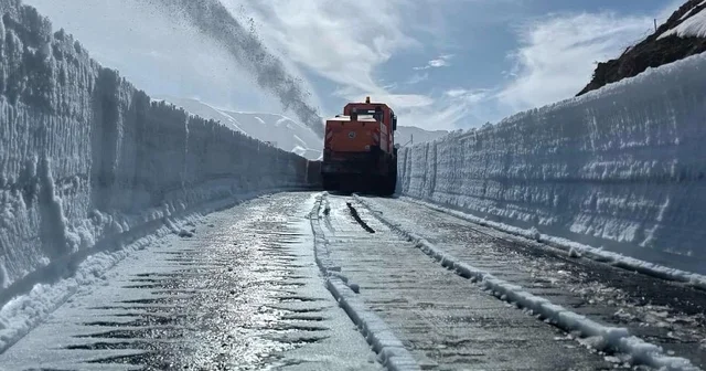 Şırnak ta 70 gündür kapalı olan belde yolunun açılması için çalışmalar başlatıldı Şırnak Haberleri
