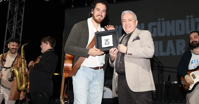 Nilüfer Genç Caz Evrencan Gündüz ile final yaptı Bursa Haberleri