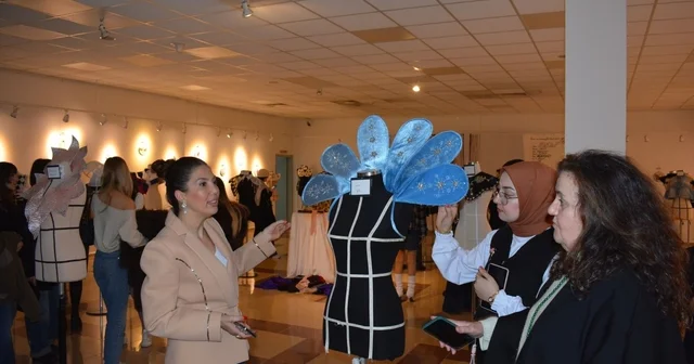 Egeli moda tasarım öğrencileri atık kumaşları sanata dönüştürdü İzmir Haberleri