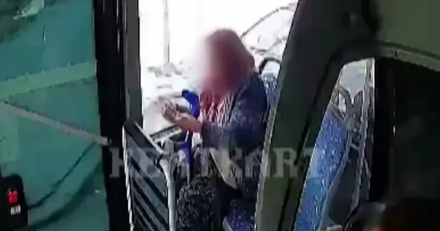 Sivas’ta otobüs şoföründen örnek davranış: Yaşlı teyzeyi güzergahtan çıkıp gideceği yere bıraktı VİDEO İZLE