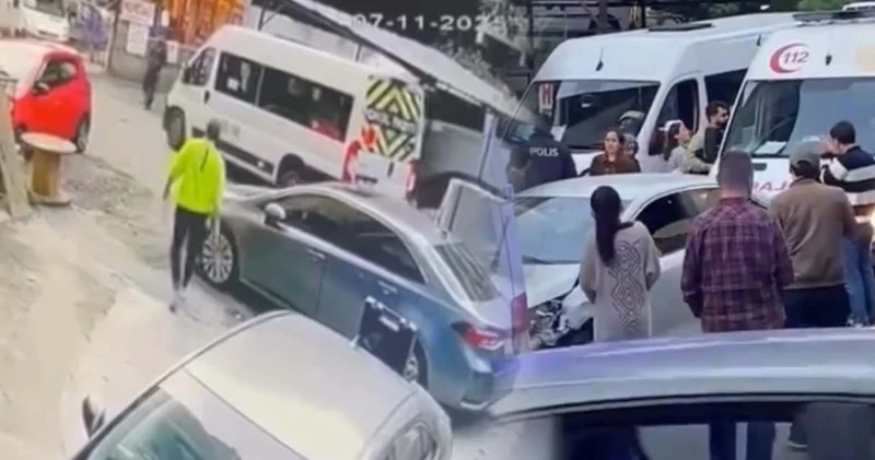 Servis otomobile, otomobil de 4 araç ve yayaya çarptı! Korkunç kazanın görüntüleri ortaya çıktı