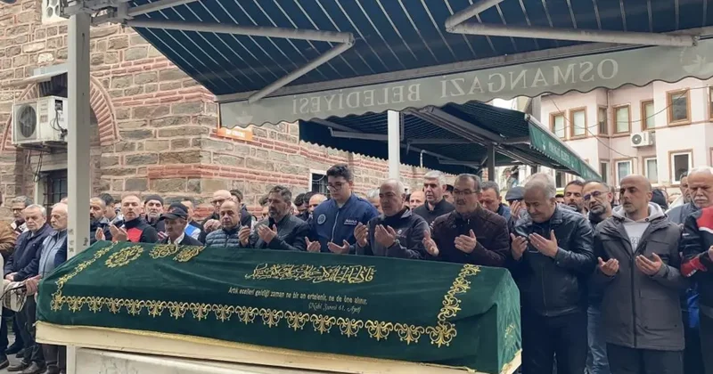 Bursa daki feci kazada hayatını kaybeden genç adam gözyaşlarıyla uğurlandı