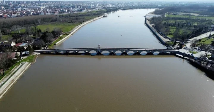 Edirne’de Meriç Nehri’nde debi arttı, ‘sarı alarm’ verildi
