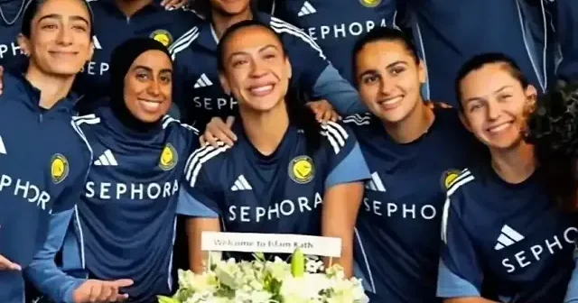 Al Nassr ın Brezilyalı kadın futbolcusu Kathleen Souza Müslüman oldu VİDEO İZLE