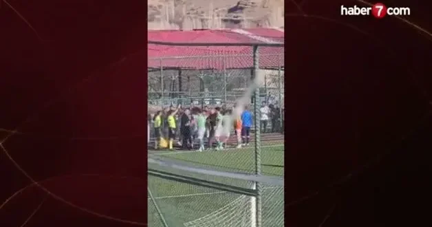 Malatya da hakemin kafasına scooter attılar: Maç tatil edildi