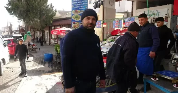 Kilis haberleri Kilis te tezgahta gördü, sevinçten çiğ çiğ yedi 17 Şubat 2026