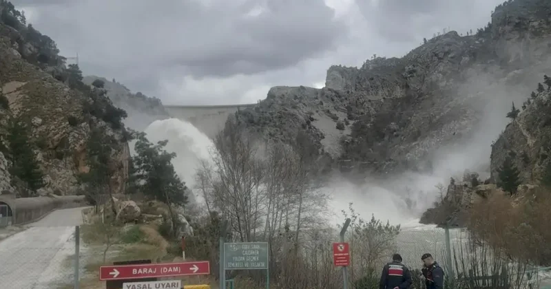 Manavgat ta barajda taşkın riskine karşı su tahliyesi