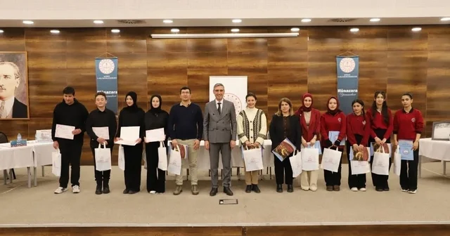 Bayburt ta liseler arası sosyal medya münazarası Bayburt Haberleri