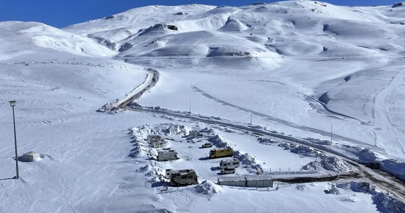 Kış turizm merkezi Erciyes, karavan tutkunu kayakseverlerin yeni rotası oldu