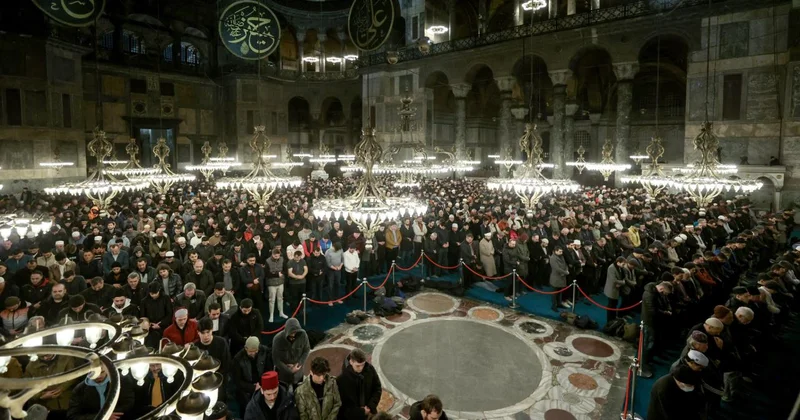 Camilerde ilk teravih coşkusu yarın