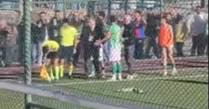 Görüntüler Türkiye den! Tribünden hakeme skuter fırlattı Sözcü Gazetesi