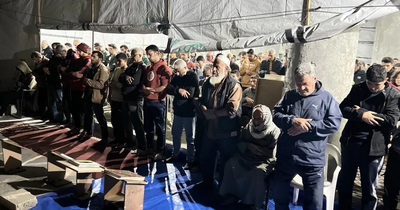 Gazze de ateşkesin ardından bombardıman korkusu olmadan ilk teravih namazı kılındı