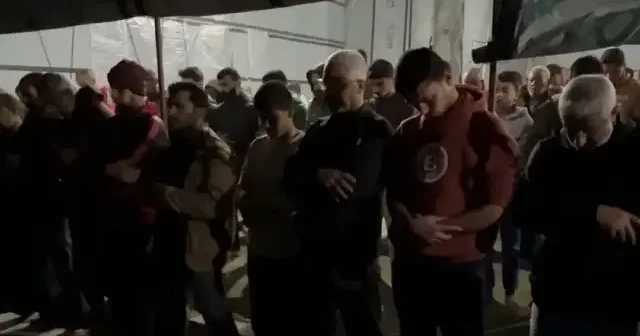 Gazze de ilk teravih namazı kılındı VİDEO İZLE