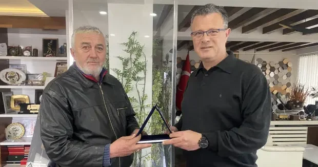 Manisa haberleri Manisa da temizlik işçisinden örnek davranış: 3 yevmiye ile ödüllendirildi 17 Şubat 2026