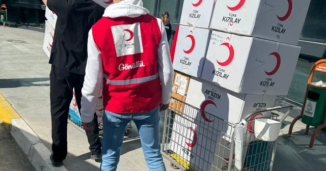 Mardin de Türk Kızılay Artuklu Şubesince hastanede tedavi gören çocuklara giysi desteği Mardin Haberleri