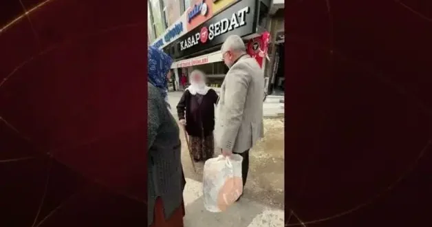 Çorum Belediye Başkanı Aşgın yolda gördüğü yaşlı kadını makam aracıyla köyüne bıraktı