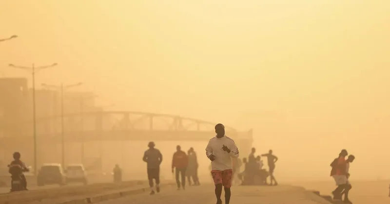 Sahra Çölü nden geldi! Senegal toz bulutlarıyla kaplandı