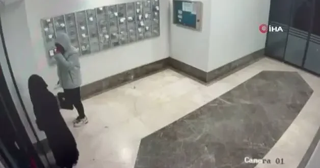 Apartmanda büyü paniği: Karanlıkta gelip idrar ve toz döktüler