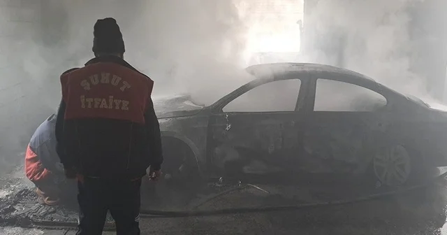 Otomobil yangını paniğe neden oldu Afyonkarahisar Haberleri