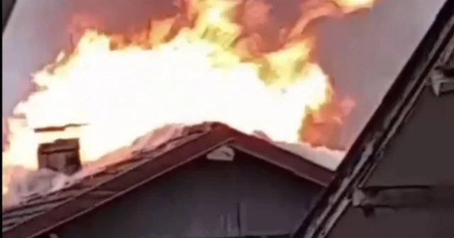 Bartın da 4 katlı binanın çatısı yandı Bartın Haberleri