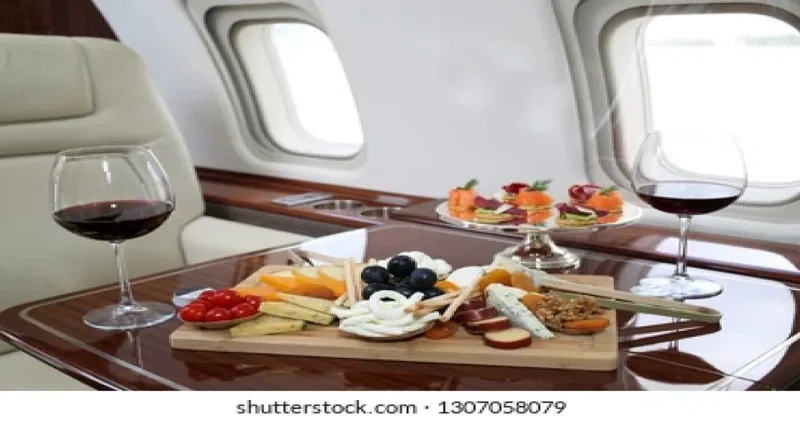 Gökyüzü kuralları: Aynı masaya oturuyorlar ama aynı yemeği yiyemiyorlar!