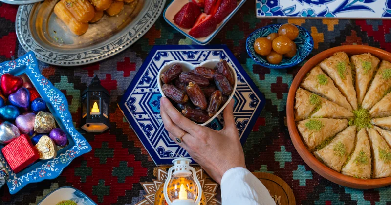 Bugün iftarda ne var? İftar saati yaklaşırken telaşa son: Evdeki malzemelerle hazırlayabileceğiniz 27. güne özel pratik menü!