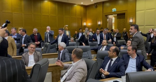 Bursa Büyükşehir Meclisi nde su zammı tekrar gündeme geldi, tansiyon yükseldi Bursa Haberleri