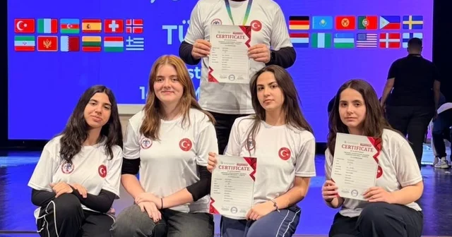 Sivaslı öğrenciler, robot yarışmasında gövde gösterisi yaptı Sivas Haberleri