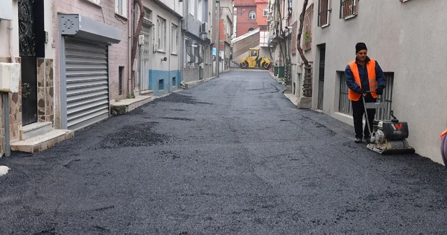 Osmangazi Belediyesi nden Yeşilova mahallesi ne yeni asfalt Osmangazi de sokaklardaki yollar yenileniyor Bursa Haberleri