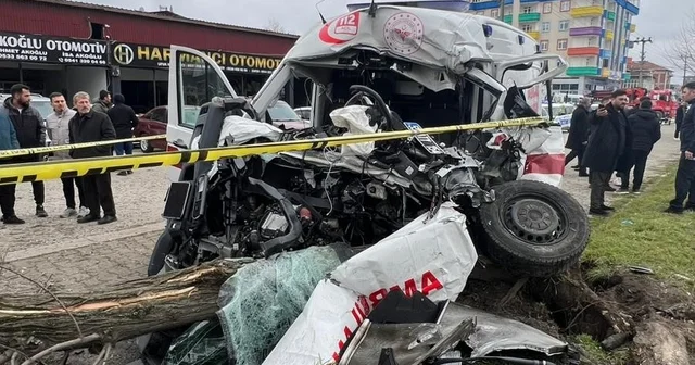 Vakaya giden ambulans kaza yaptı: 1 ölü, 3 yaralı Samsun Haberleri