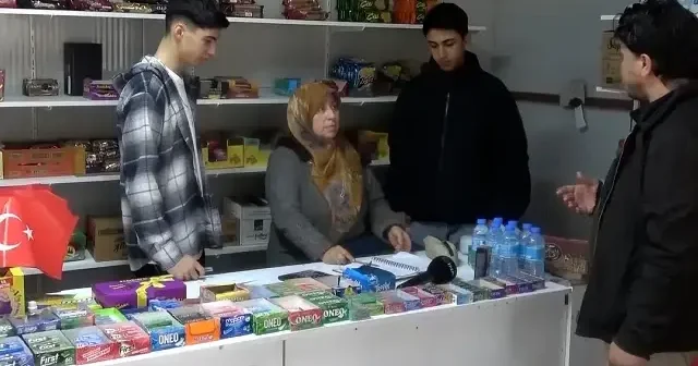Hatay’da lise öğrencilerinden örnek davranış: Harçlıklarıyla depremzedelerin borcunu ödediler VİDEO İZLE