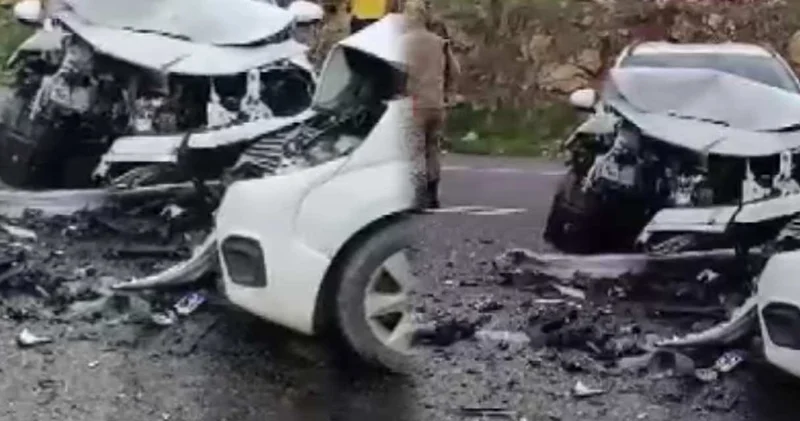 Diyarbakır’da 2 araç kafa kafaya çarpıştı: 6 yaralı