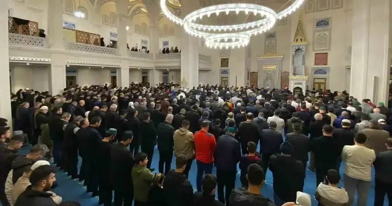 Manisa bayram namazı vakti 2026: Manisa da Ramazan bayram namazı saat kaçta? Ezan kaçta okunacak? Son Dakika Haberleri