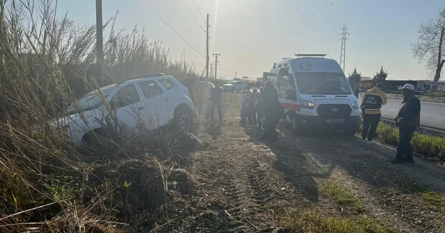 Manavgat ta otomobil tarlaya uçtu, sürücü kazayı burnu bile kanamadan atlattı Antalya Haberleri
