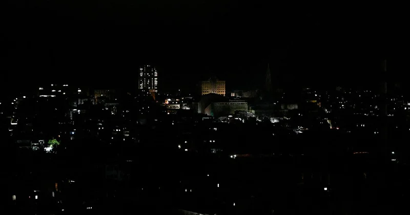 Küba da ülke geneli tamamen karanlığa gömüldü