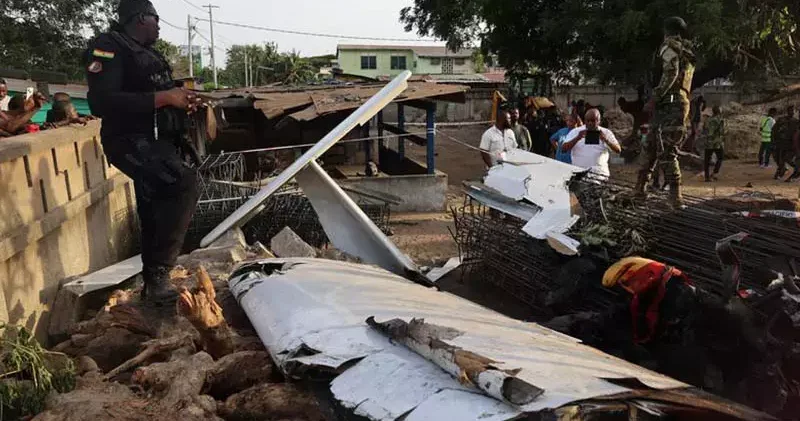 Gana da küçük uçak düştü: 2 ölü