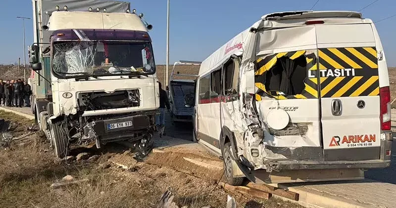 Eskişehir de TIR, 4 araca çarptı; 12 yaralı