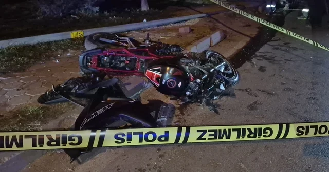 Aydınlatma direğine çarpan motosiklet sürücüsü hayatını kaybetti Bir aylık evli genç motosiklet kazasında öldü Eskişehir Haberleri