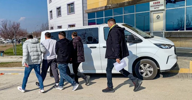 Çorum da 2 firari hükümlü polis ekiplerince yakalandı Çorum Haberleri