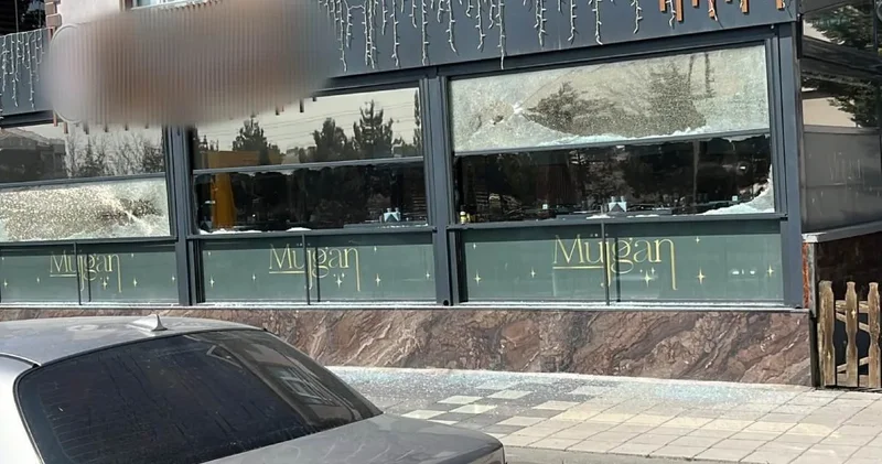 Sokak ortasında kurşun yağmuru: Motosikletli şüpheliler restoranı hedef aldı