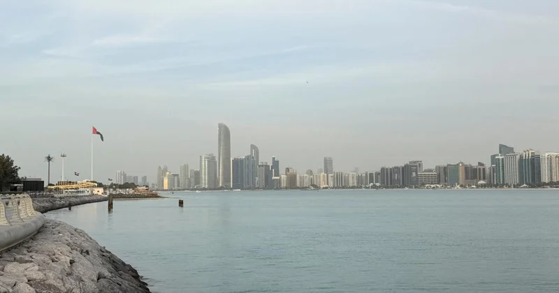 BAE de balistik füzenin önlenmesi sırasında düşen şarapnel 1 kişinin ölümüne yol açtı