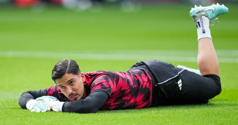 Manchester United tan Beşiktaş a çılgın takas teklifi: Altay ı verelim o ismi alalım... Sözcü Gazetesi