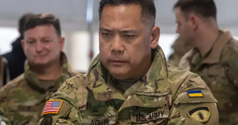 ABD li general alkolü fazla kaçırıp gizli belgeleri trende kaybetti