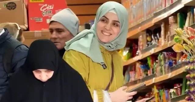 ‘Ramazan gülümsemektedir’ diyerek iyilik dağıttı: Marketteki hesapları tek tek ödedi VİDEO İZLE