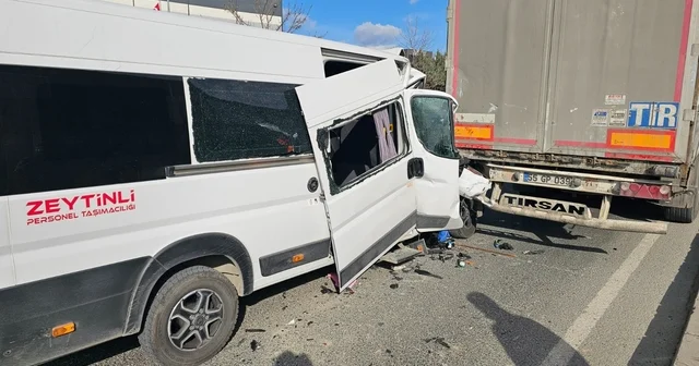 Çerkezköy de işçi servisi tıra çarptı: 1 i ağır 4 yaralı Tekirdağ Haberleri